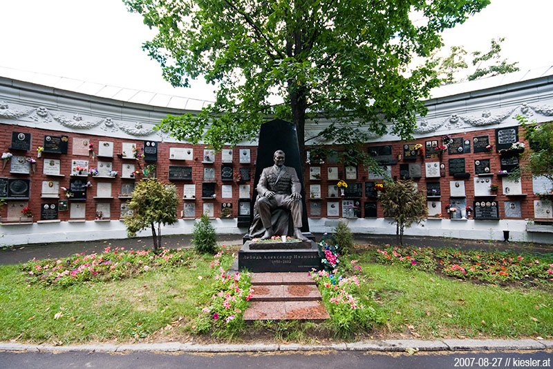 honorary graves